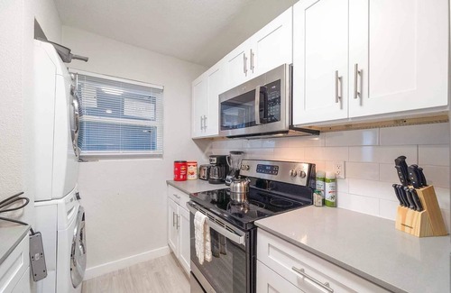 Hyde Park Apartment | Stylish 2BR Near UT Hyde Park Evonify