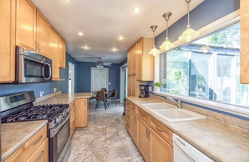 Kings Grant House | Stylish 3 bedroom home 10 minutes from beach
