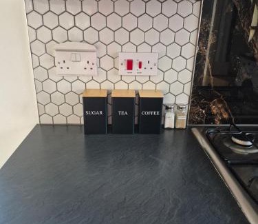 Hull Apartment | Stylish 3 Bedroom House, Perfect for Families and Groups