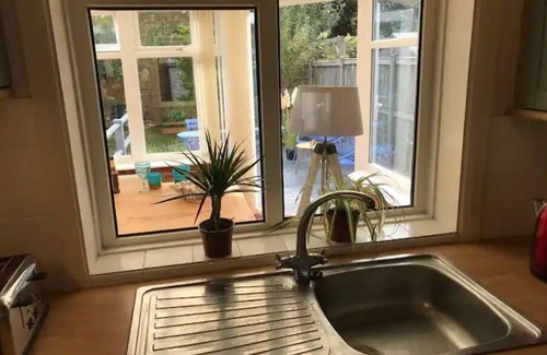 Whitstable House | Stylish 3 bedrooms, three min walk from Whitstable station or high street!