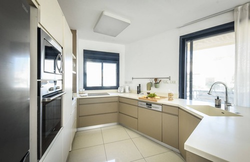 Old North Apartment | Stylish 3-BR Apt w Balcony and Parking