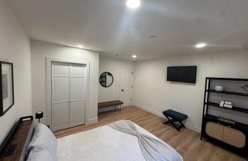 Stamford Apartment | Stylish 3BR,2BA in Heart of Harbor Point
