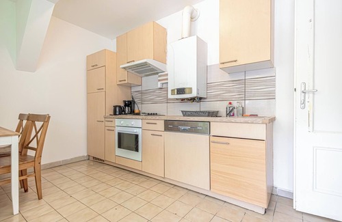 Favoriten Apartment | Stylish 3BR Apt With Balcony City Center