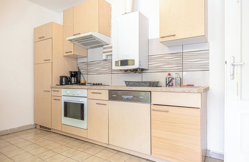 Favoriten Apartment | Stylish 3BR Apt With Balcony City Center