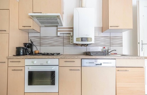 Favoriten Apartment | Stylish 3BR Apt With Balcony City Center