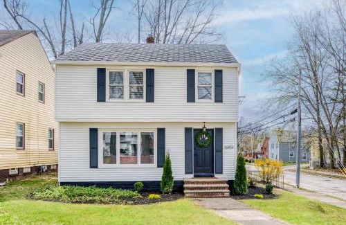 Cleveland House | Stylish 3BR w Sunroom & Deck