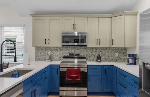 Plaza Midwood House | Stylish 4BR Haven Backyard and Fire Pit