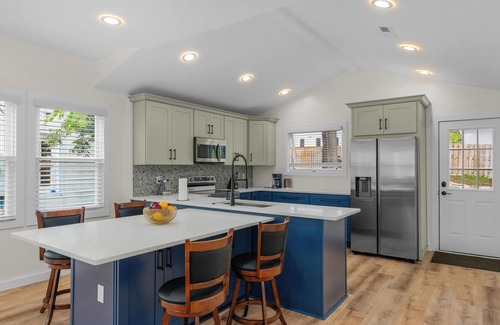 Plaza Midwood House | Stylish 4BR Haven Backyard and Fire Pit