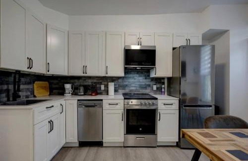 Sainte-Marie Apartment | Stylish 4BR Unit Near Plateau and DT MTL