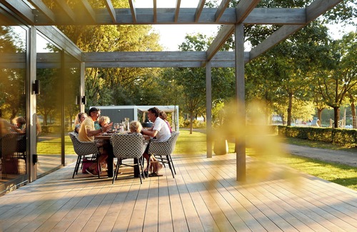 Maasbree House | Stylish 5-person forest house with spacious terrace and forest views – ideal for families or small groups seeking peace and comfort.