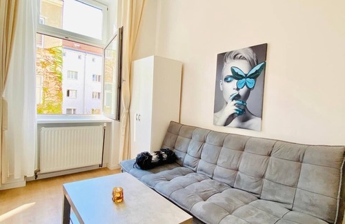 Rudolfsheim-Funfhaus Apartment | Stylish 5BR 7min to Westbahnhof