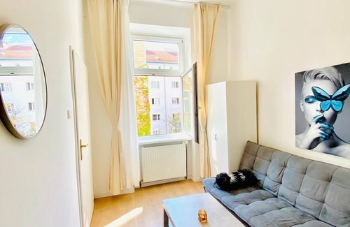 Rudolfsheim-Funfhaus Apartment | Stylish 5BR 7min to Westbahnhof