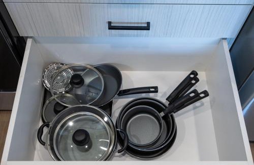 Aurora Highlands Apartment | Stylish Apartment 5 min to DC with free Gym and Parking