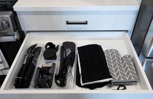 Aurora Highlands Apartment | Stylish Apartment 5 min to DC with free Gym and Parking