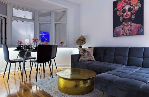 Buckhurst Hill Apartment | Stylish Apartment in Buckhurst Hill