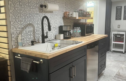 Arbutus Apartment | Stylish apartment in Baltimore - Minutes from everything!