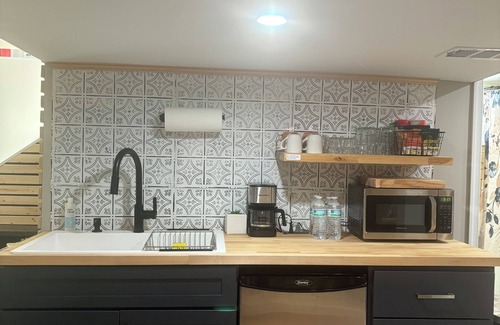 Arbutus Apartment | Stylish apartment in Baltimore - Minutes from everything!