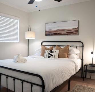 Hillcrest Apartment | Stylish Apartments in Mission Hills with Outdoor Space