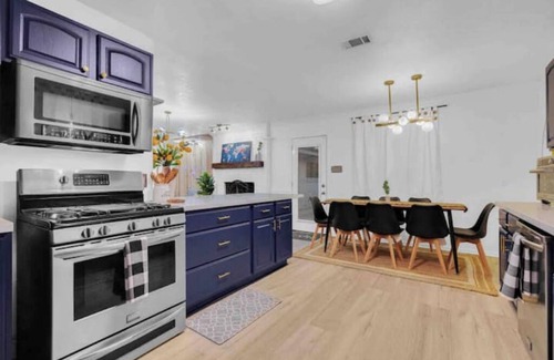 Deer Park House | Stylish Boho Home-5Brs- amazing Pool-Patio- 2tvs- DeerPark