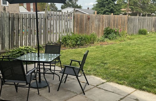 Welland House | Stylish comfort near the falls- family friendly relaxation awaits!