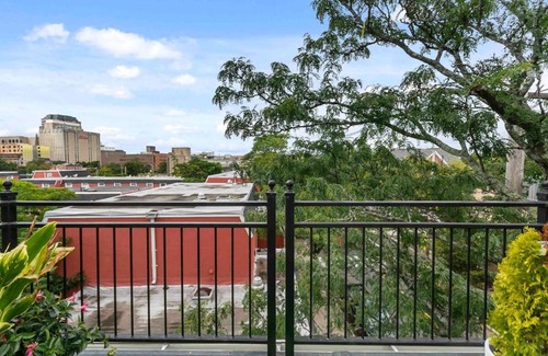 Downtown Apartment | Stylish Comfort Wooster Square Yale Wi-Fi