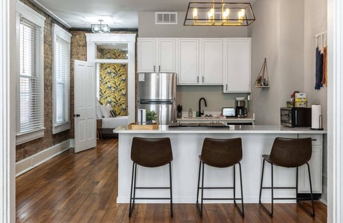 Pendleton Apartment | Stylish Condo Duo in Downtown Cincy!