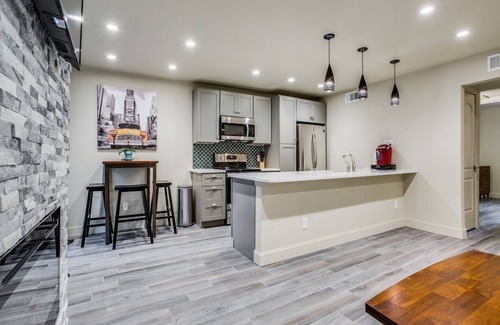 Northeast Dallas House | Stylish Condo near SMU, NorthPark & Greenville Ave with Pool