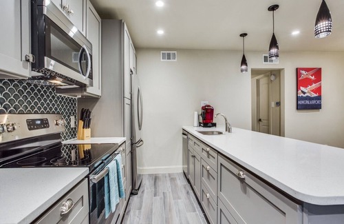 Northeast Dallas House | Stylish Condo near SMU, NorthPark & Greenville Ave with Pool