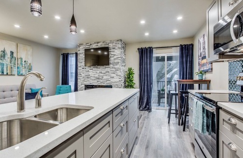 Northeast Dallas House | Stylish Condo near SMU, NorthPark & Greenville Ave with Pool