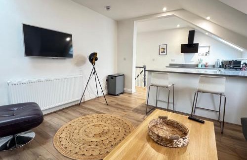 Roundhay Apartment | Stylish & Cosy 2-Bed Apartment in Vibrant Oakwood!