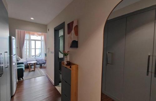 Discovery Gardens Apartment | Stylish Cozy Studio with Netflix - Close to Metro