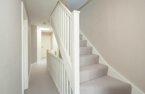 Stroud Green Apartment | Stylish Crouch End 2B2B Flat - Sleeps 6