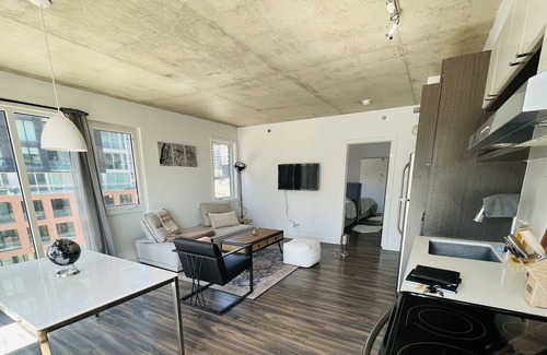 Griffintown Apartment | Stylish Downtown Condo