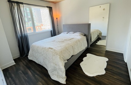 Griffintown Apartment | Stylish Downtown Condo