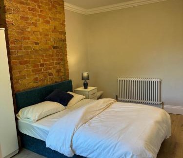 Plumstead House | Stylish Four-Bed Haven Near Greenwich