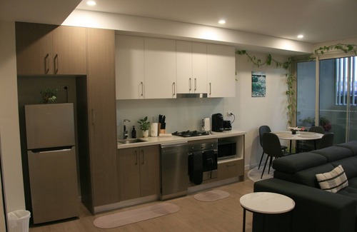 Botany Apartment | Stylish full apartment & Parking Near Airport