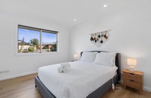Sorell House | Stylish Hobart Gateway - Renovated & Pet Friendly