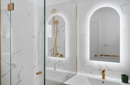 Sorell House | Stylish Hobart Gateway - Renovated & Pet Friendly