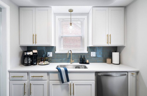 Cleveland Heights House | Stylish Home|Game Room W/Wet Bar|Sleeps 9|Outdoor Space