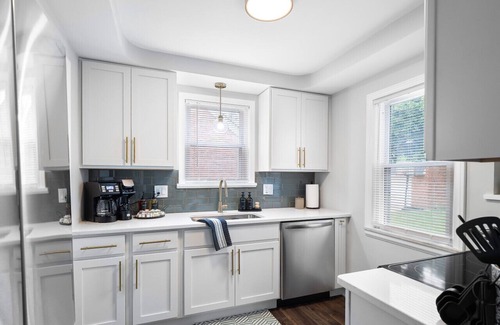 Cleveland Heights House | Stylish Home|Game Room W/Wet Bar|Sleeps 9|Outdoor Space