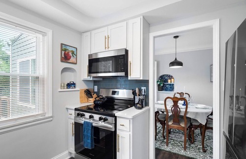 Cleveland Heights House | Stylish Home|Game Room W/Wet Bar|Sleeps 9|Outdoor Space
