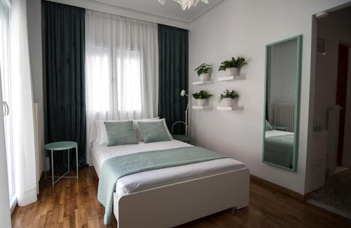 Larissa Apartment | Stylish Home - in the heart of Larissa