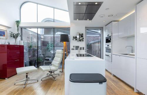 North Kensington House | Stylish house with superb space
