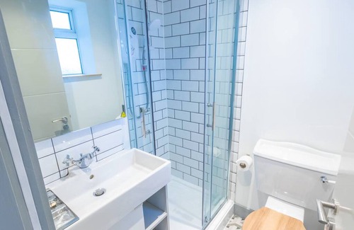 Salford Apartment | Stylish Immaculate New Apartment Near Salford Quays By Pillo Rooms