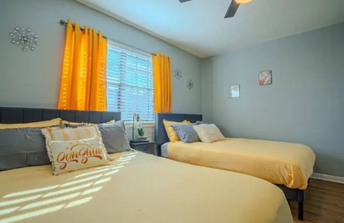 Westbury House | Stylish Living in Houston 2Bdrm/2Bath Sleeps 8