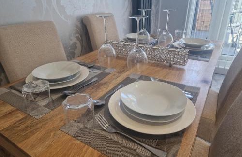 Chapeltown Apartment | Stylish & Modern 2 Bed House With Free Parking Leeds