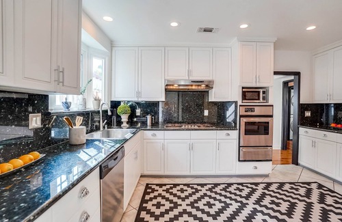 Pico - Robertson House | Stylish Modern Home Bordering Beverly Hills & Culver City with Private Garden!