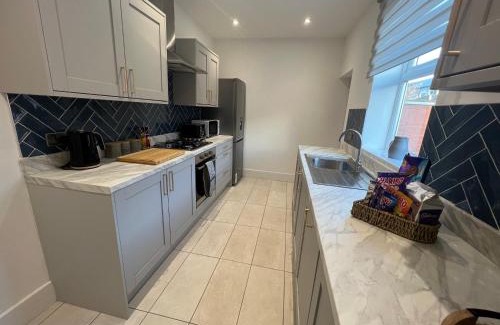 Radcliffe House | Stylish newly renovated home near Manchester City Centre