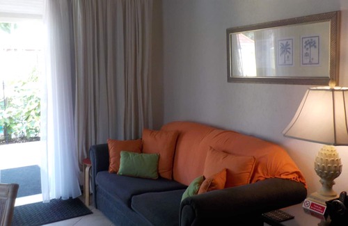 Little Battaleys Villa | Stylish one bed villa within walking distance of the beach