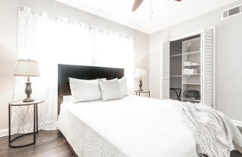 Virginia Highland Apartment | Stylish OneBedroom in Popular Virginia Highland